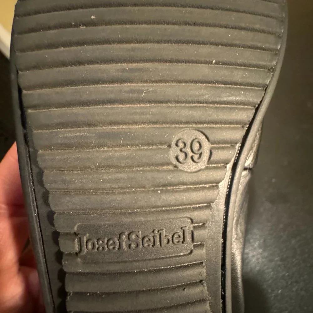 Josef Seibel  EUR  size 39 black ballet flats
